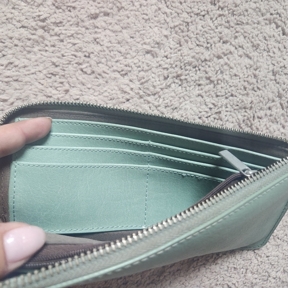 Matt and Nat Wallet - Picture 3 of 5